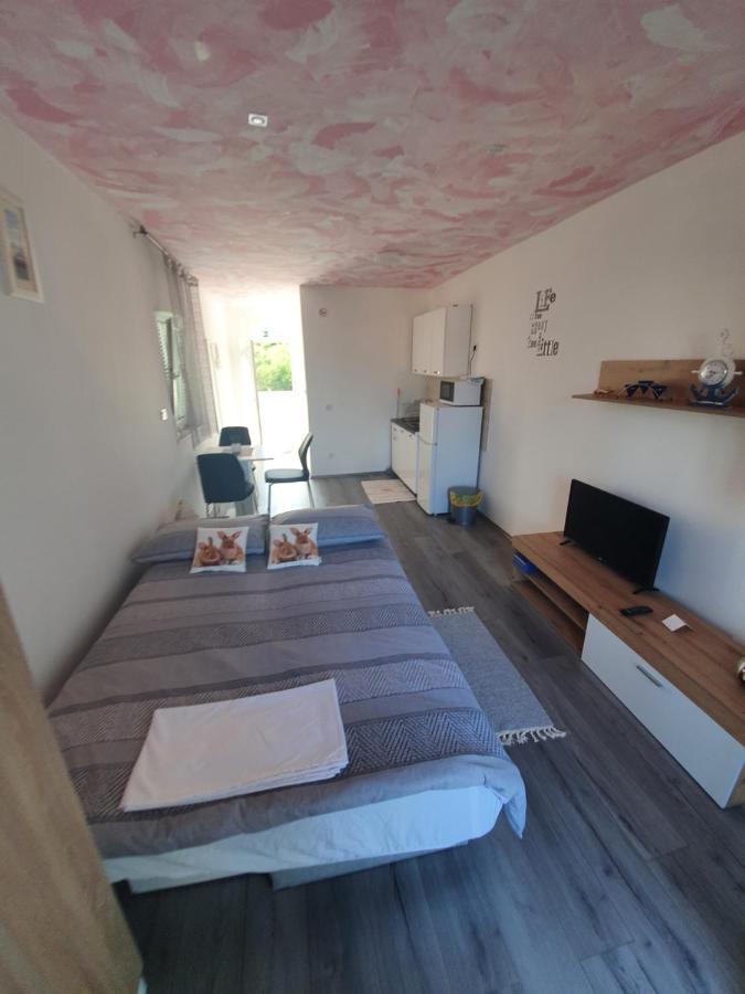 Barbat na Rabu6 M, 50 M Do Plazeアパートメント エクステリア 写真